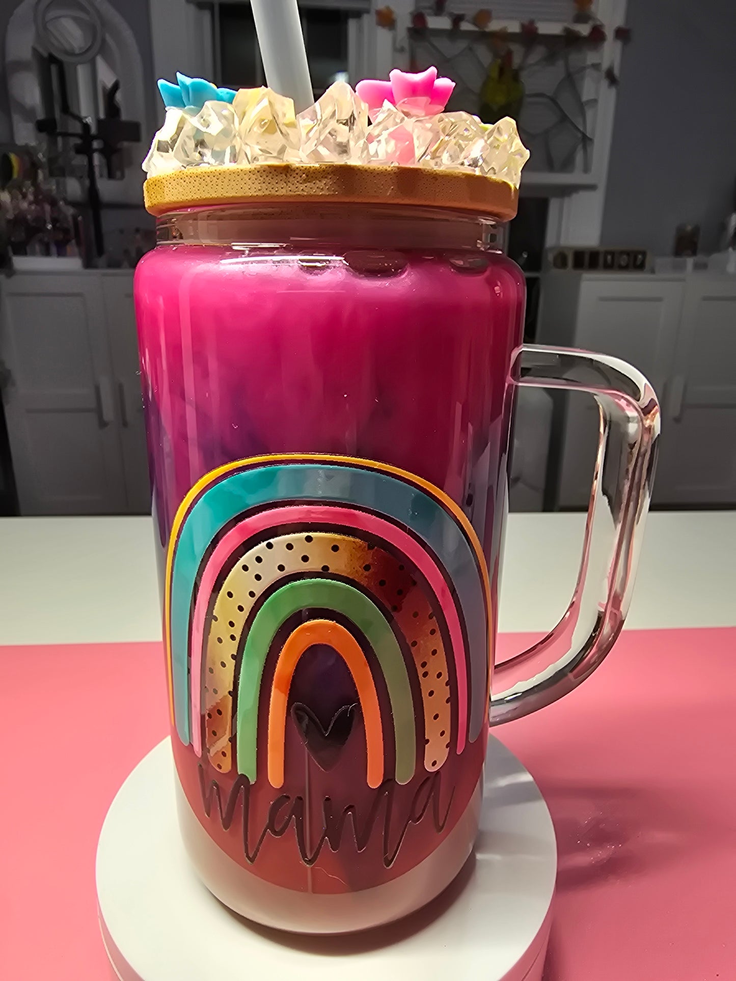 "Mama" cup. 16 oz glass layered swirl cup, custom lid, with handle